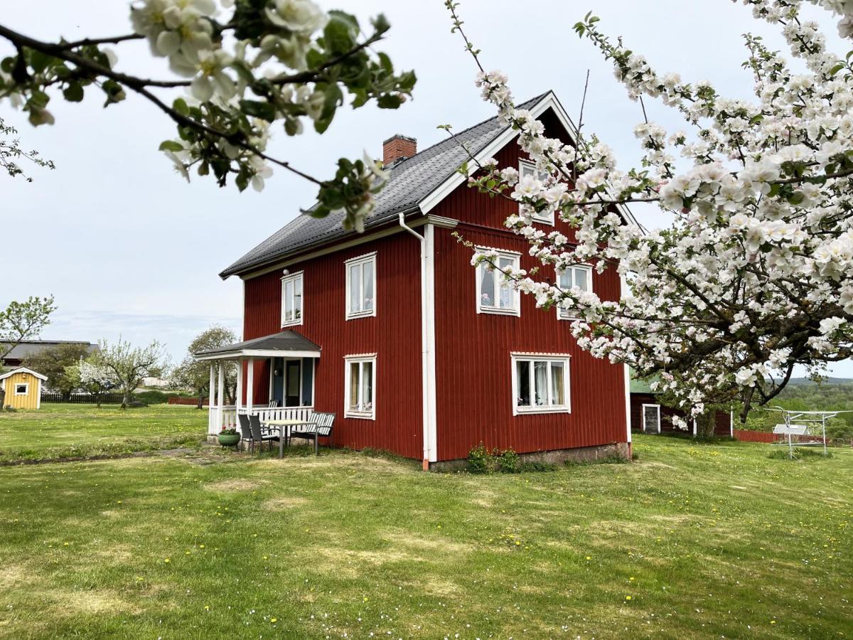 Cozy Red Cottage In The Countryside Outside Vimmerby Gullringen Eksteriør billede